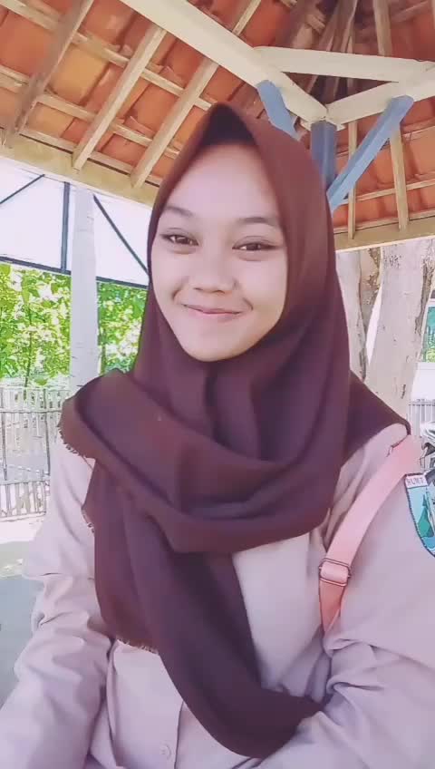 @Annisa021