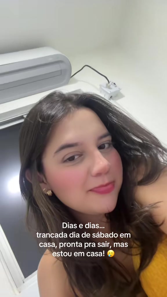 @L&iacute;via Souza