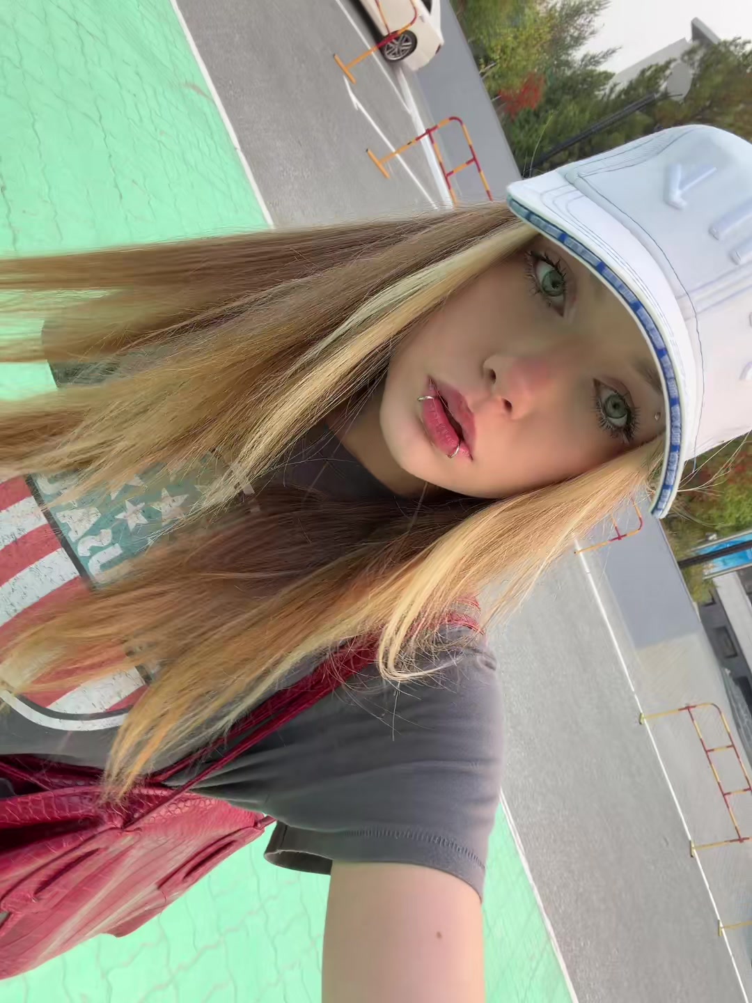 @мила
