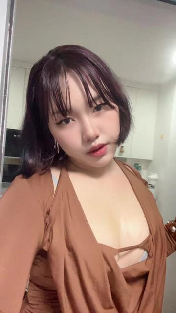 @Ah Ri &bull; អា រី