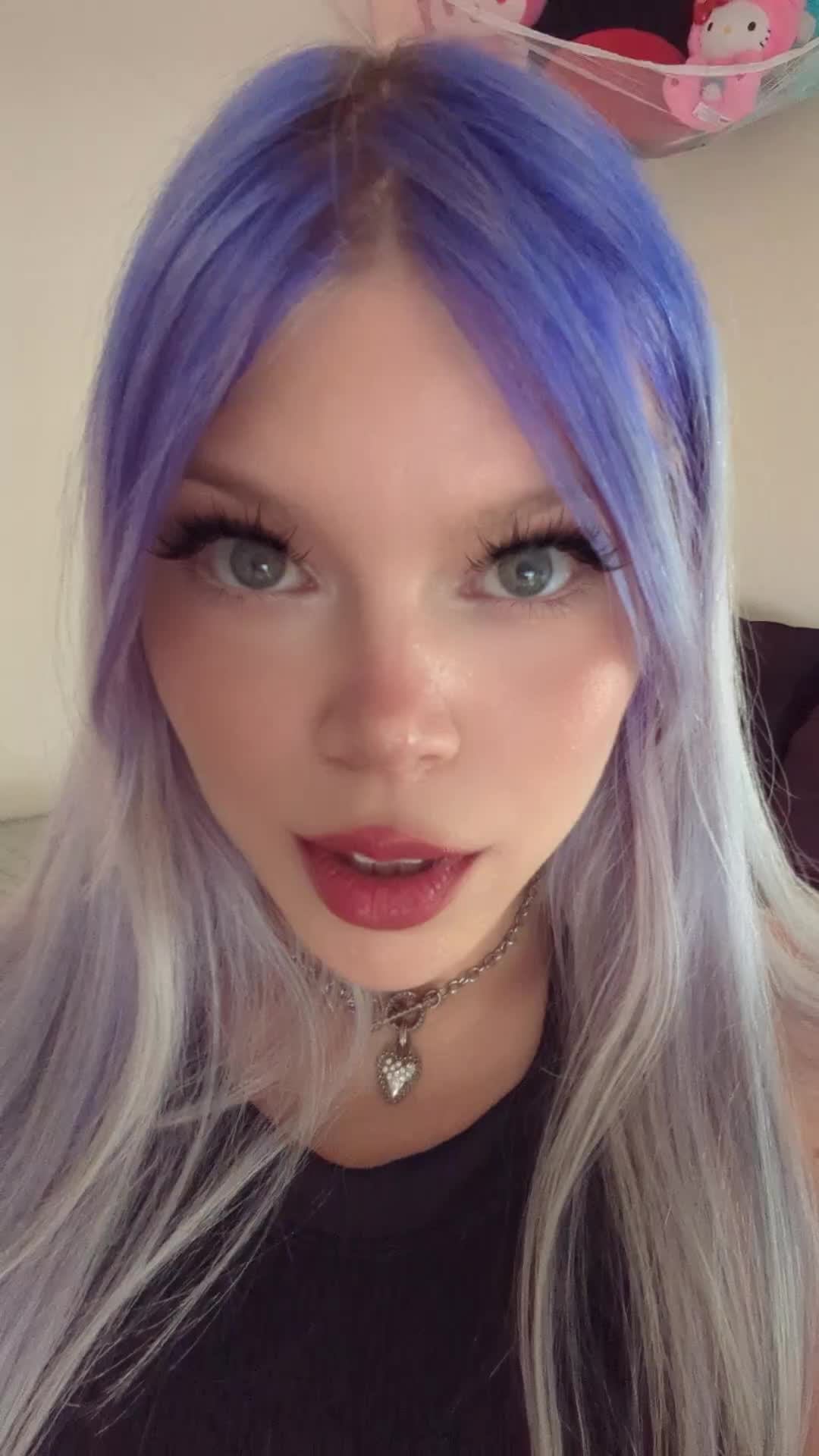 @irlWaifuGoddess