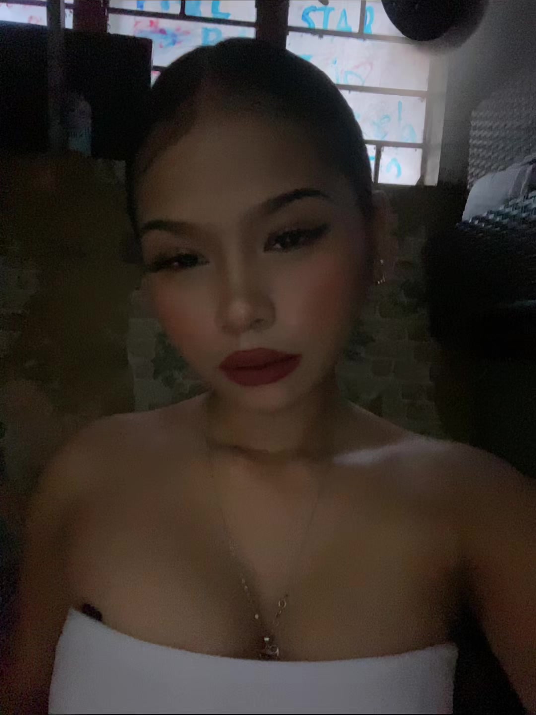 @krizxhella