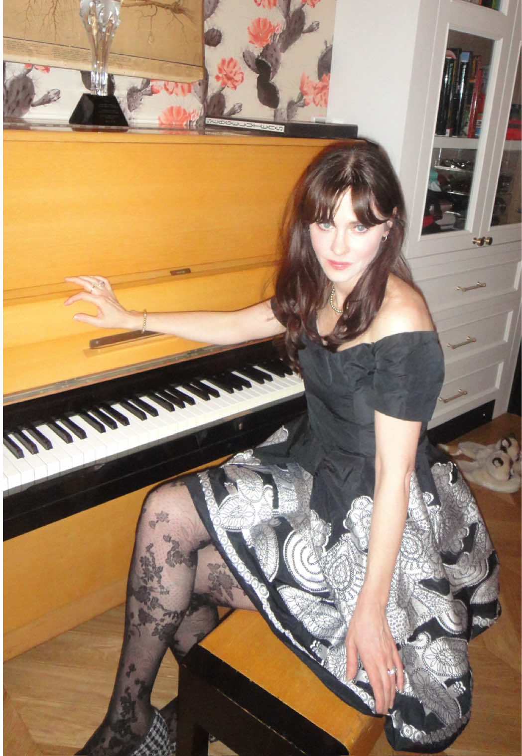 @zooeydeschanel