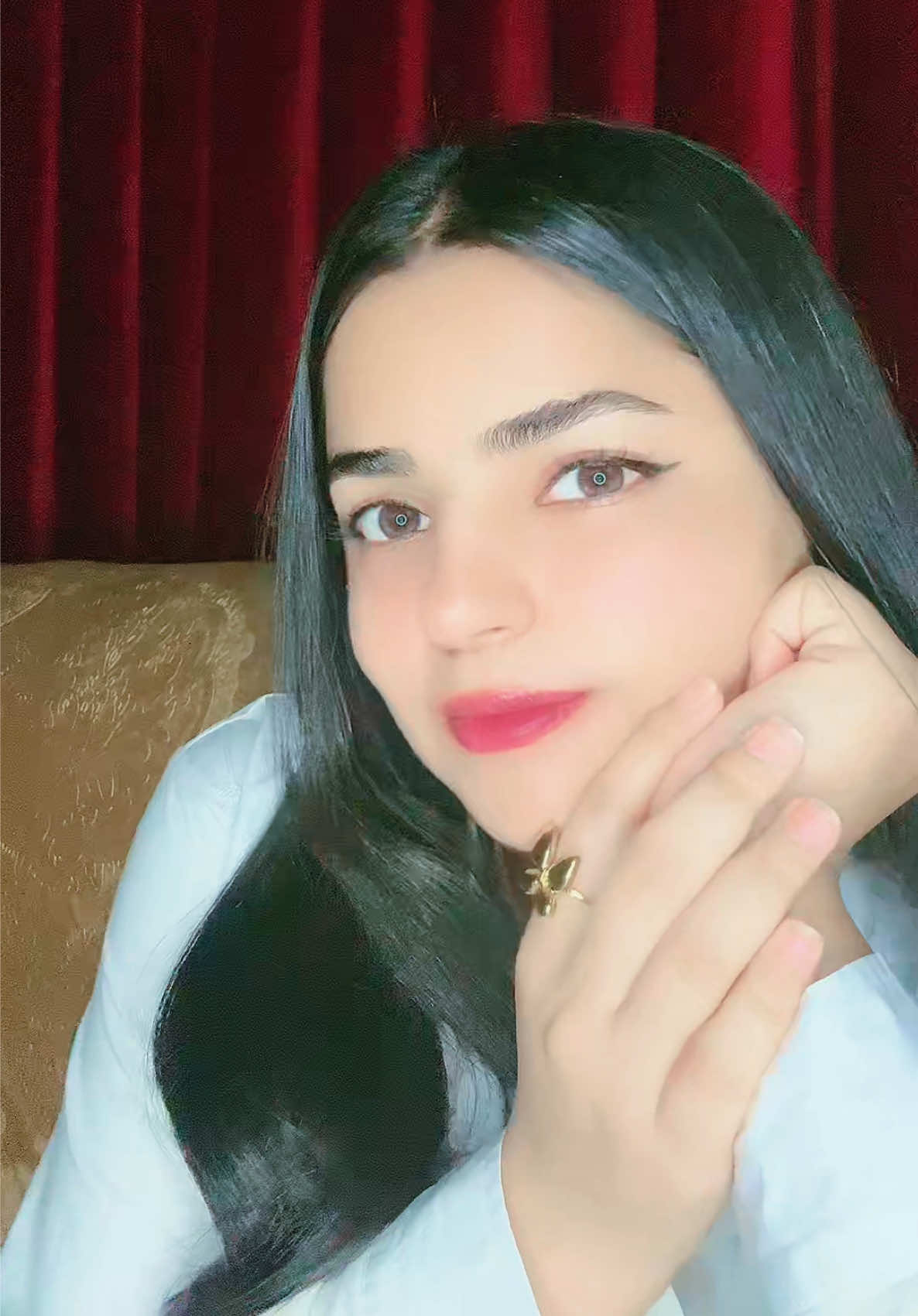 @👑 𝑸𝑼𝜠𝜠𝑵 𝑮 👑