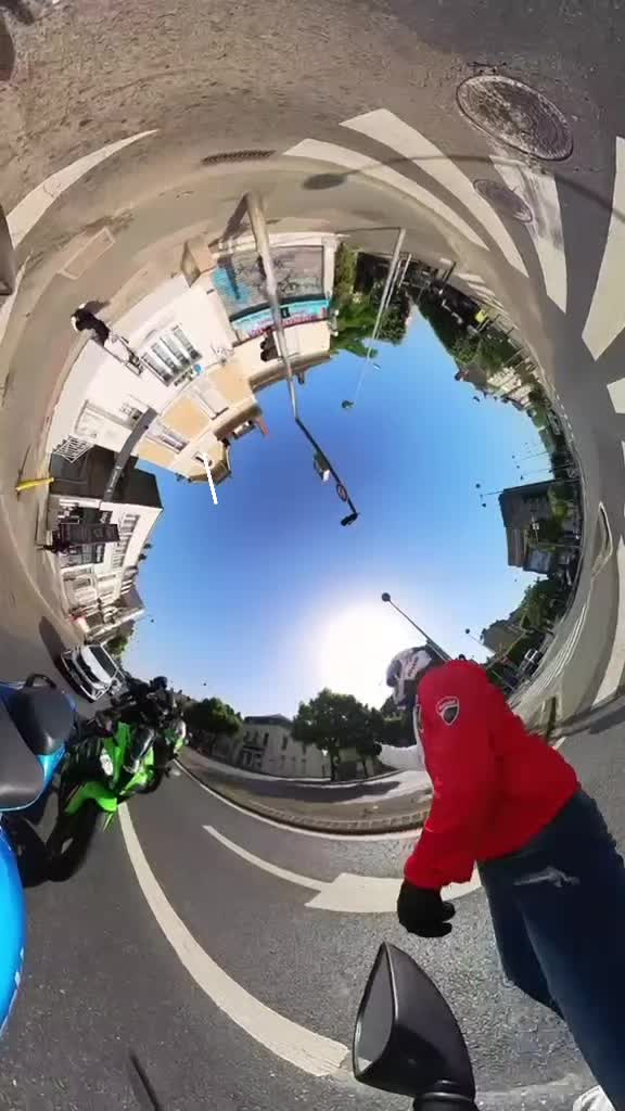 @LE MOTARD DANSANT