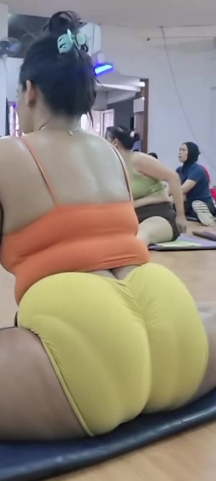 @hotmoms