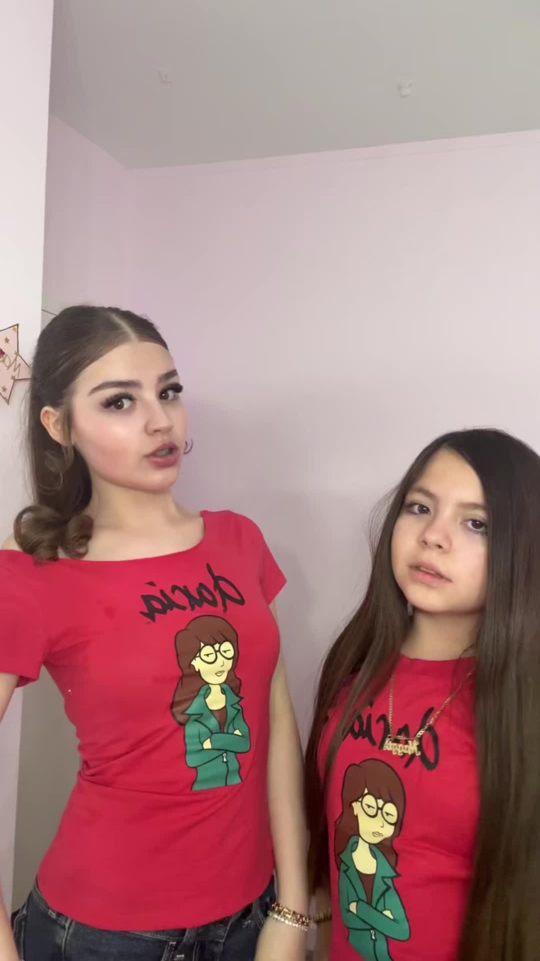 @Deliciaasisters