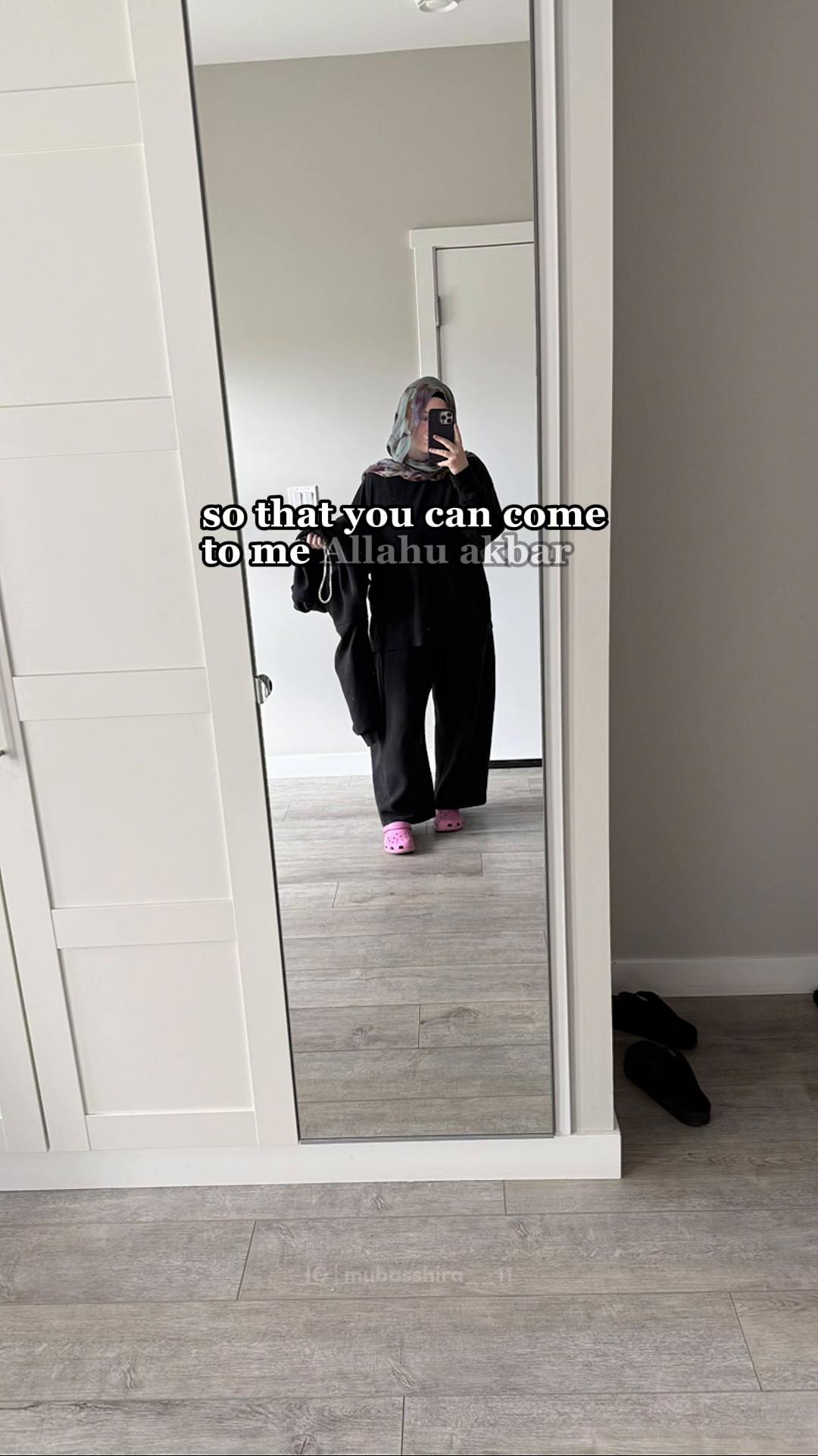 @mynameeisella