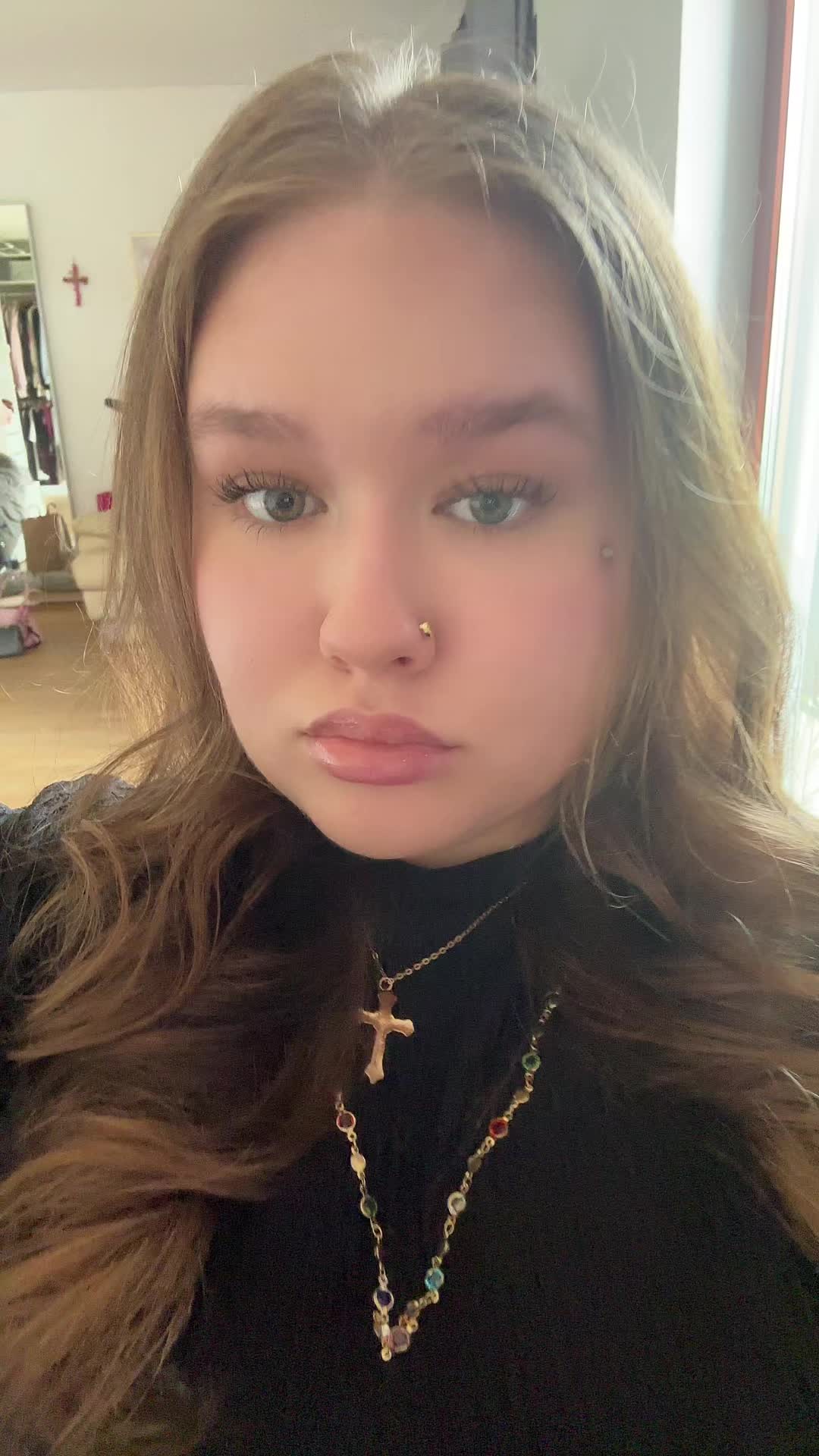 @momoneyhoe