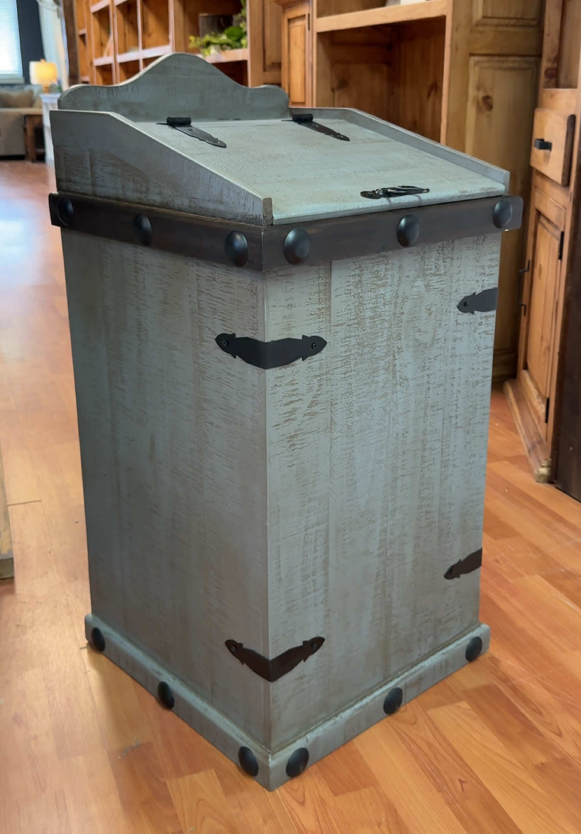 @RusticFurnitureDepot
