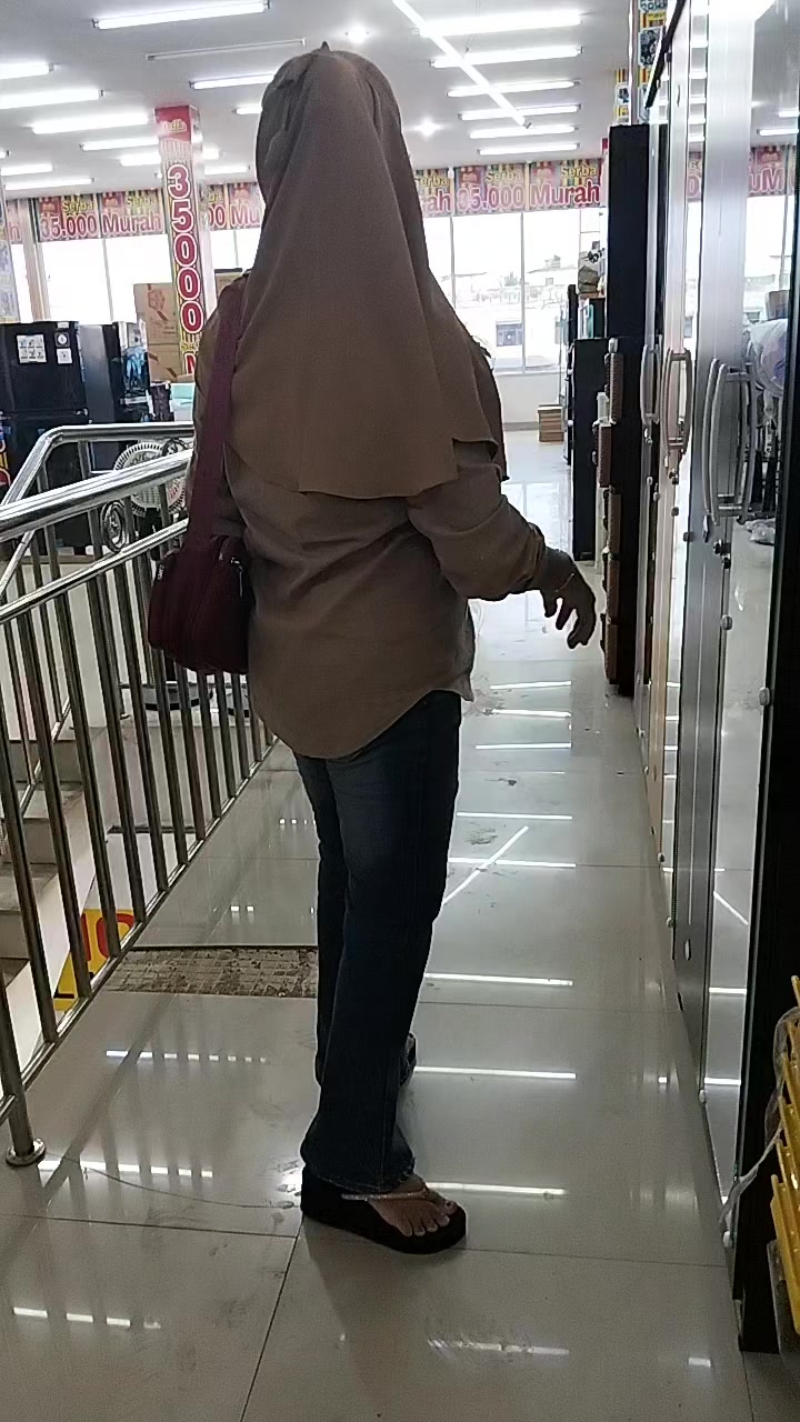 @arinaputri8146