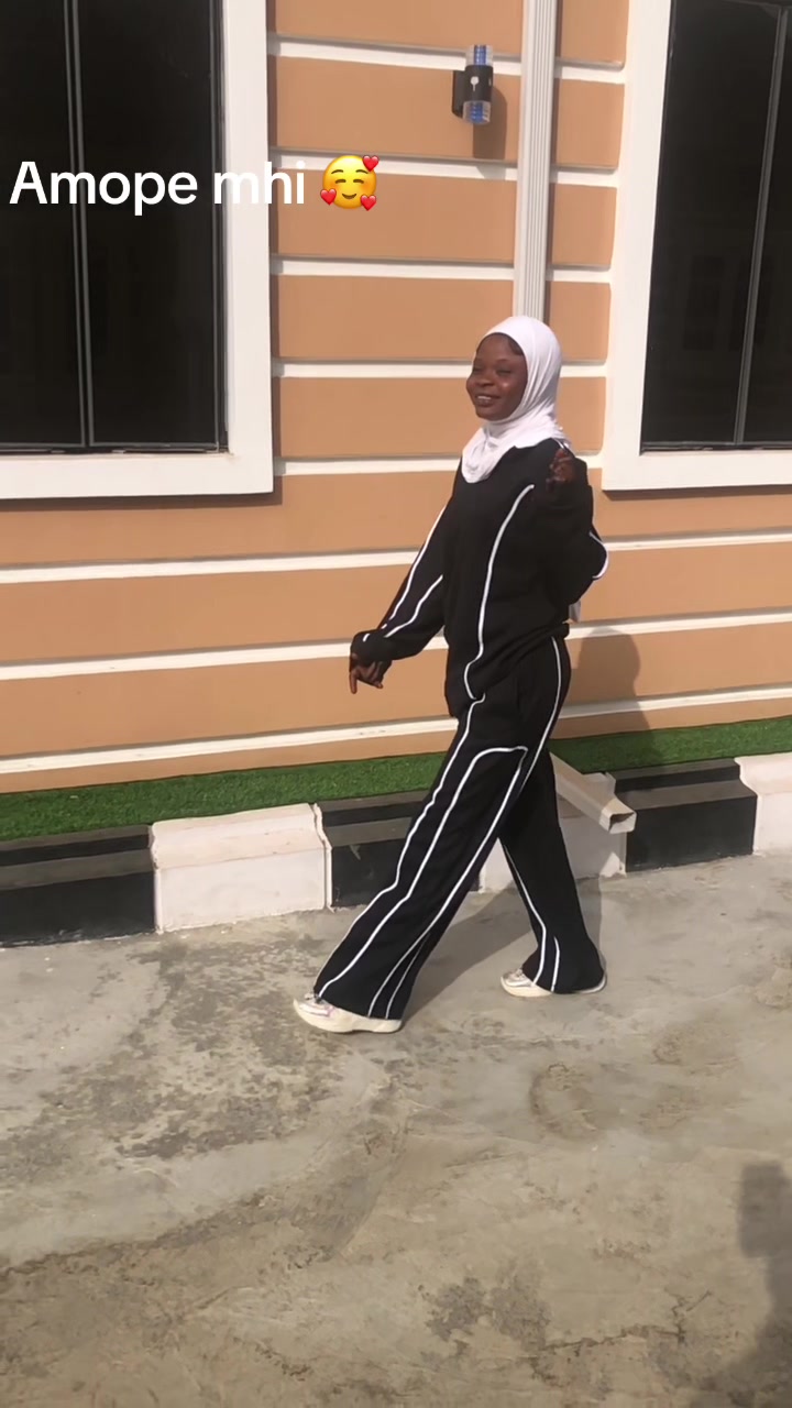 @adesoftfashion
