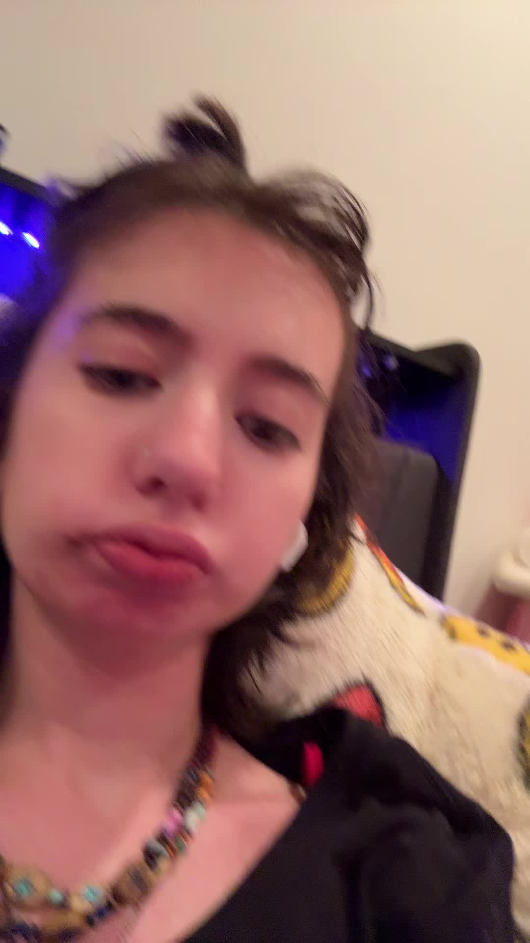 @Ur favorite_brunette