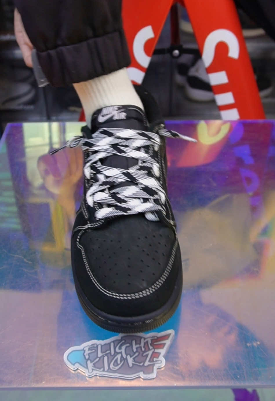 @Lacedsneaker