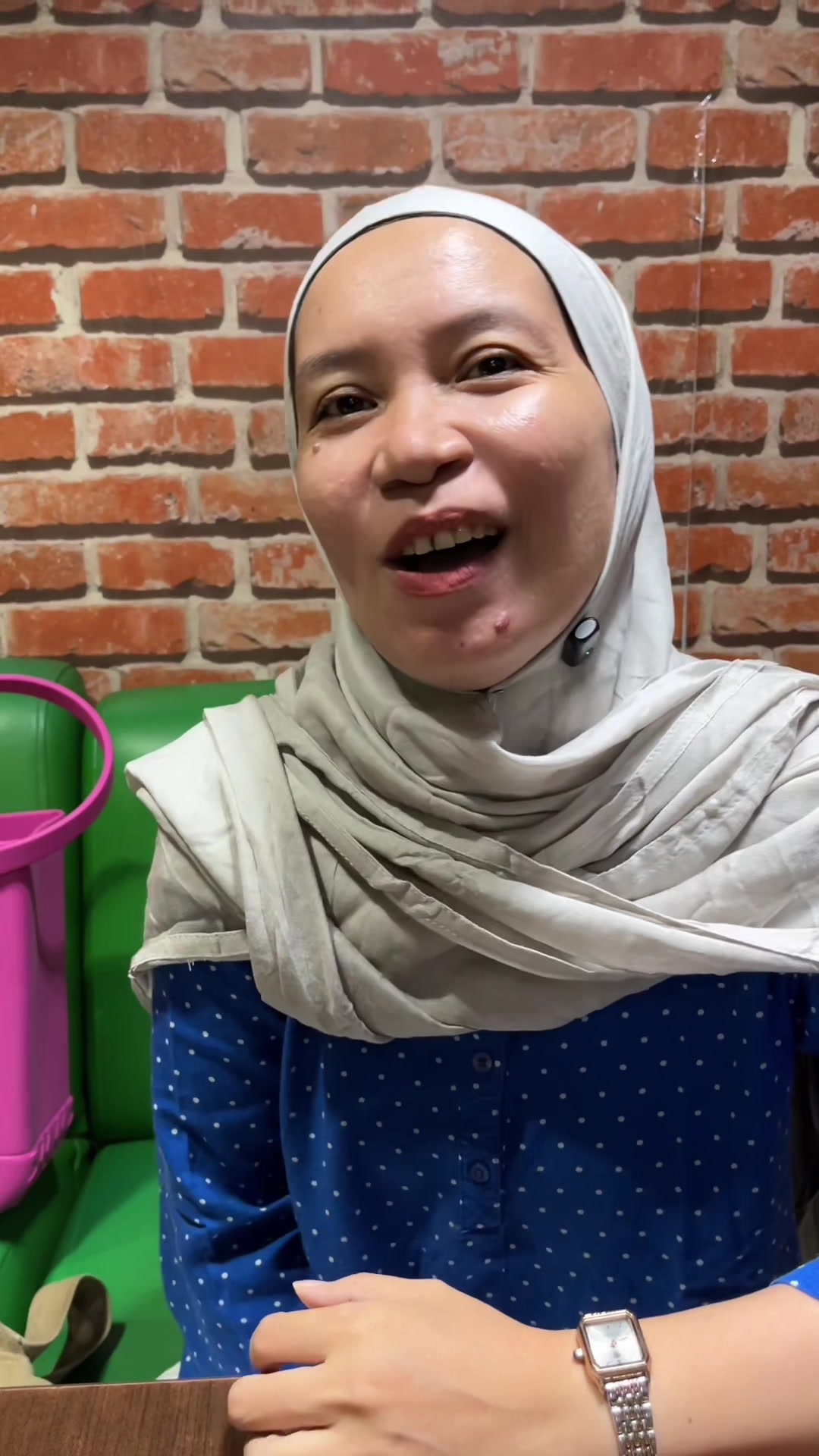 @LELI si paling TAS dan SANDAL