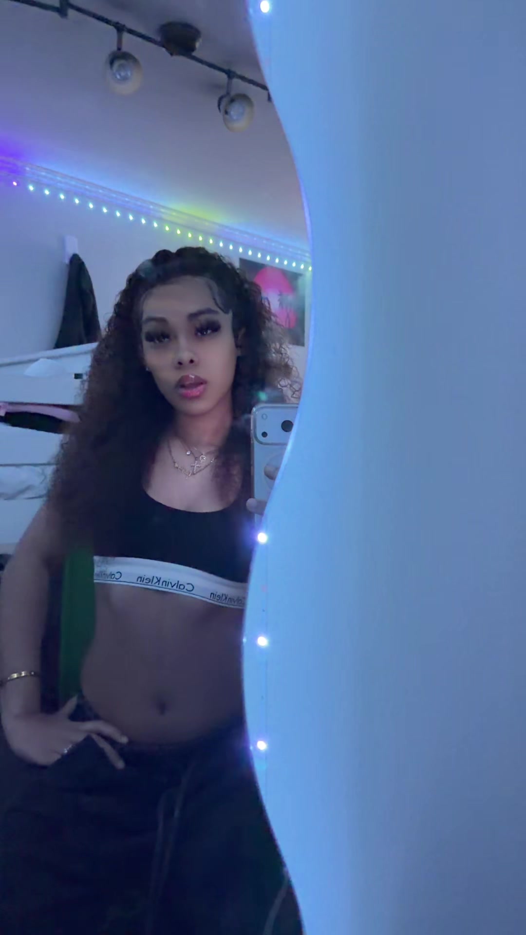 @🧞&zwj;♀️..