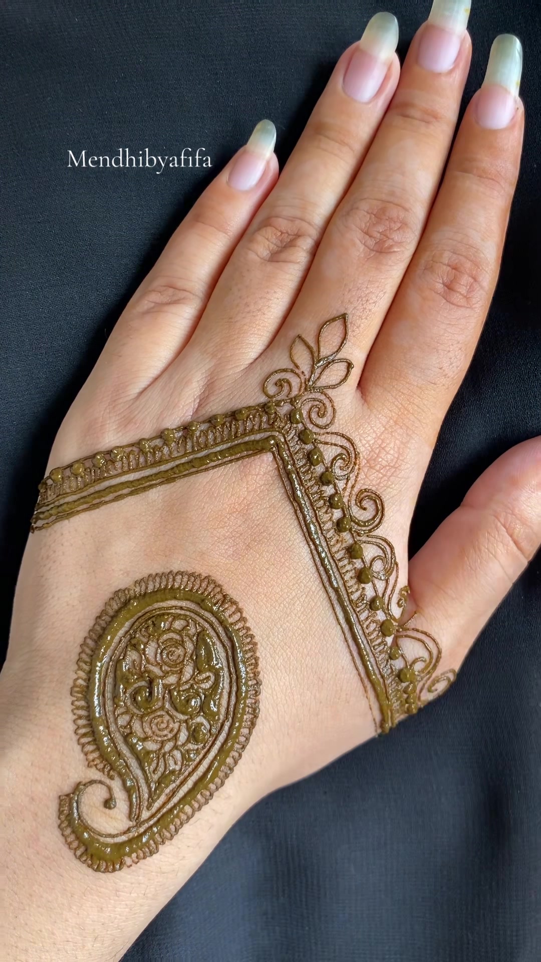 @Afifa_henna