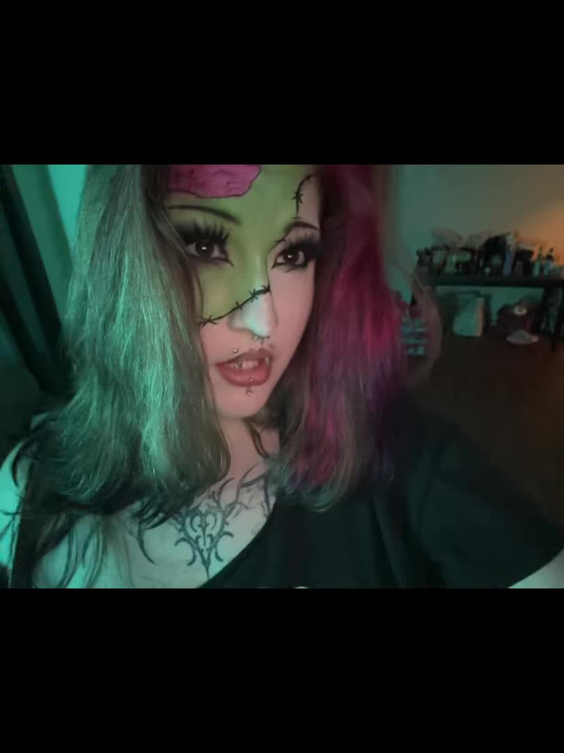 @GloomyBear>:3
