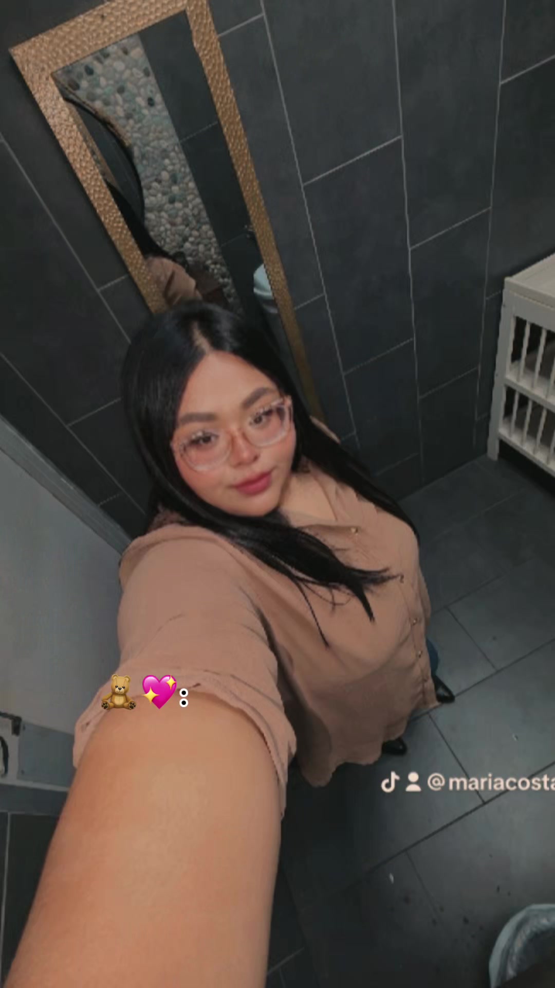 @Mari Acosta
