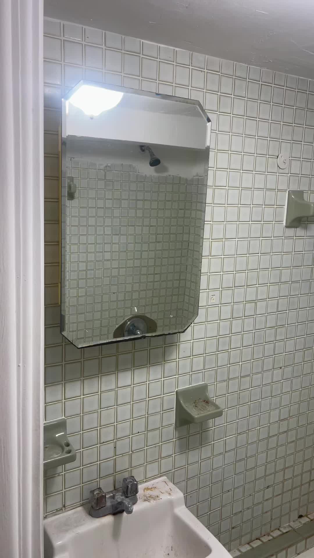 @THE BATHTUB GUY