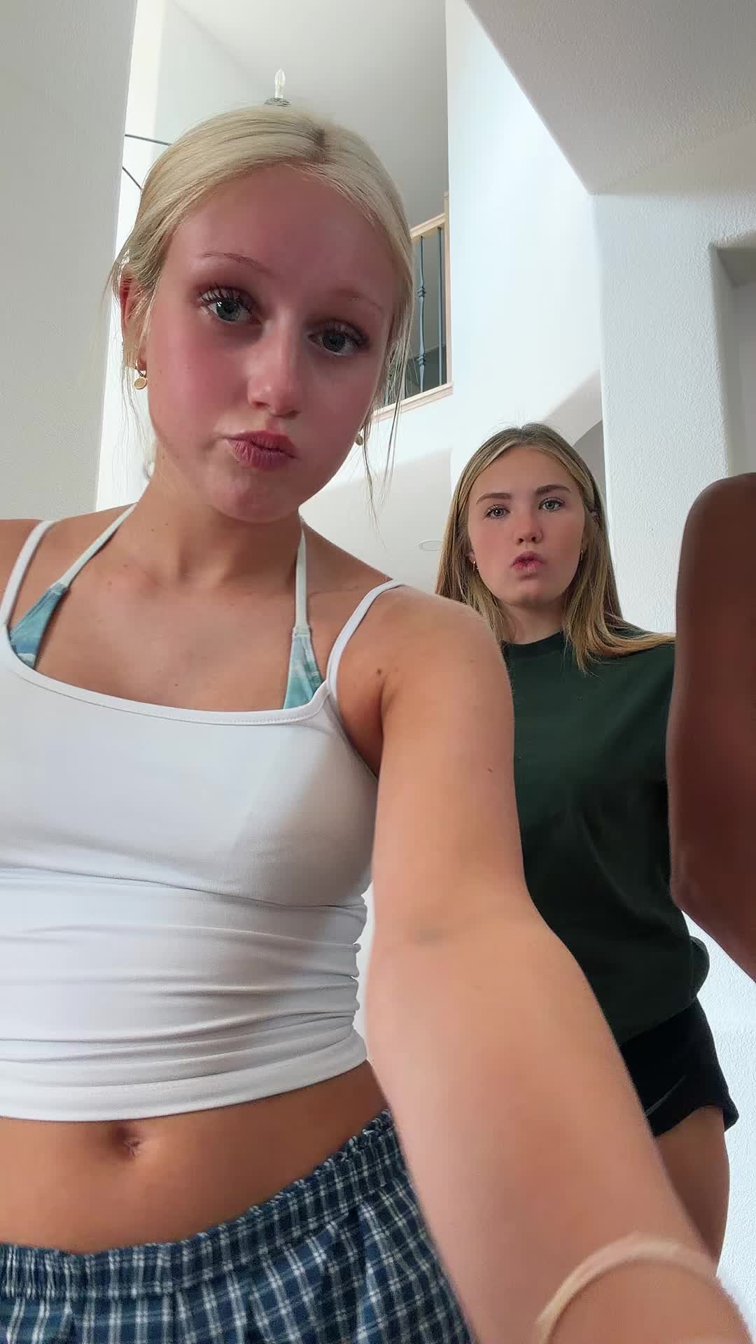 @🦦🦦