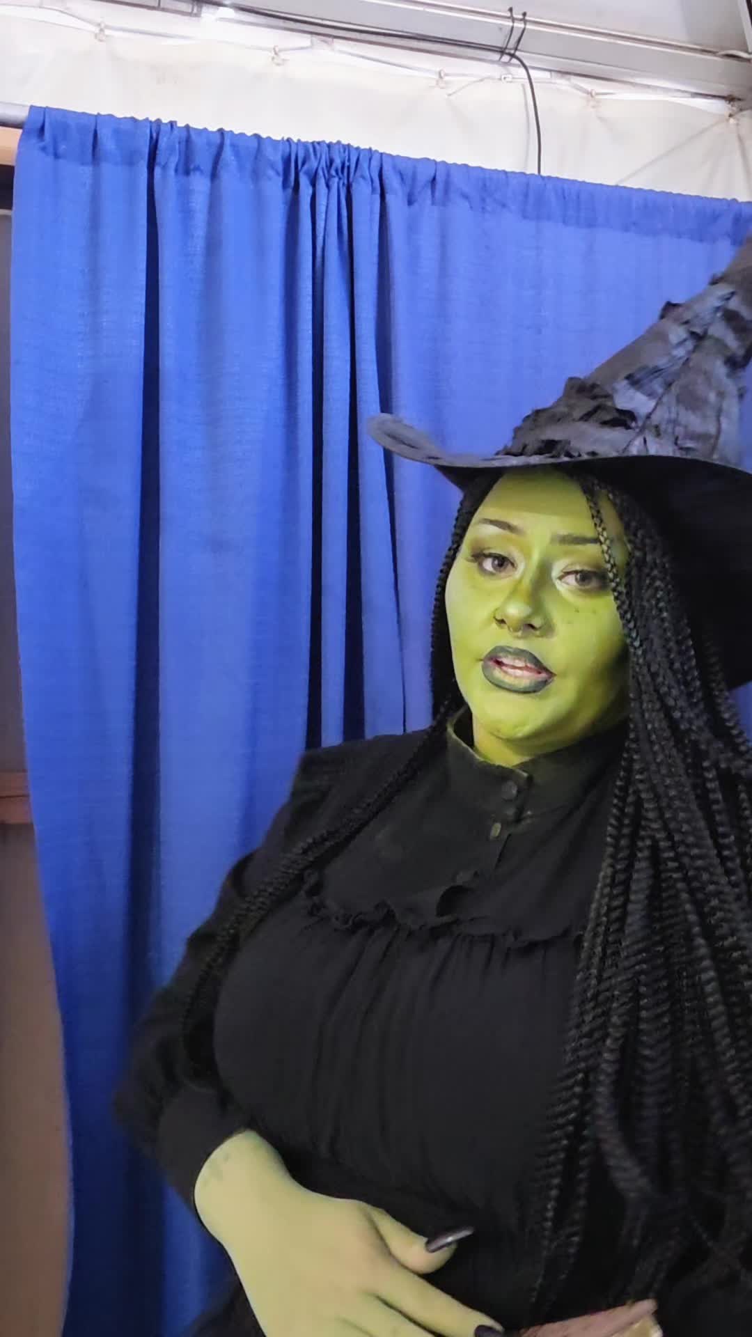 @TheQueerQueenofHalloween