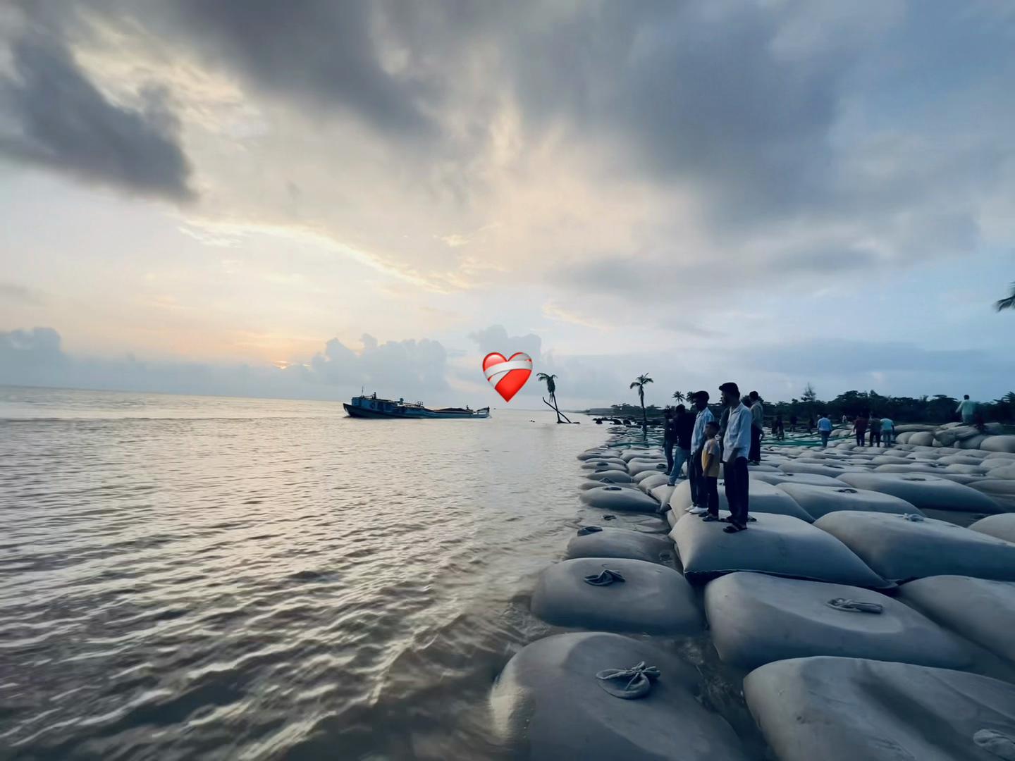 @পরিবারের ছোট ছেলে..🙂🥀