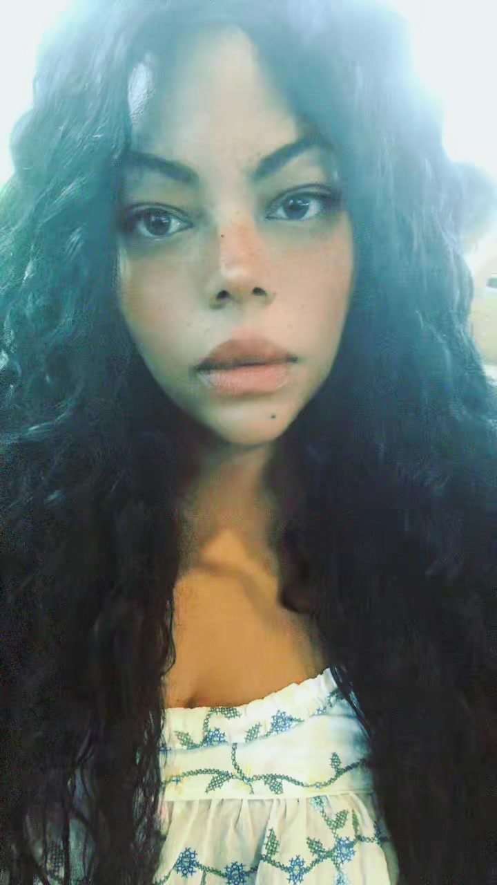@iamellesully