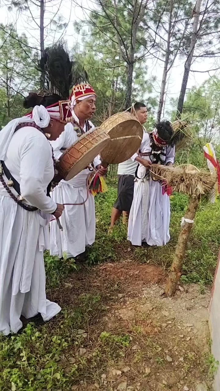 @संगिता थीङ