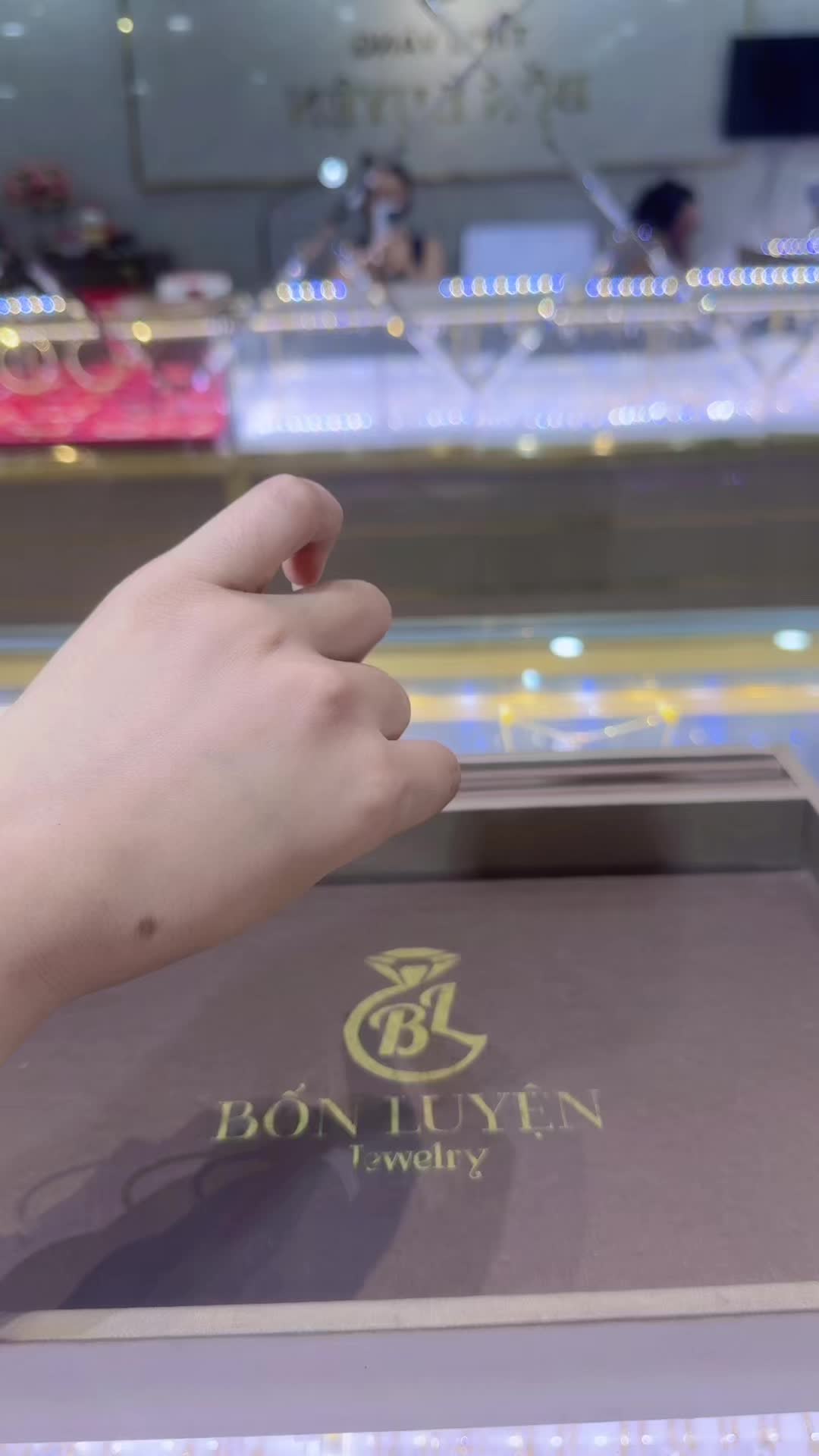 @Bốn Luyện Jewelry