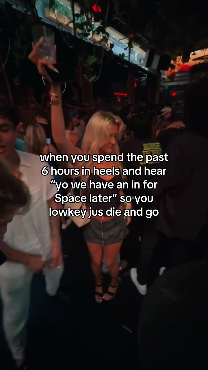 @G E N E V A  ☆  L A C O R T E