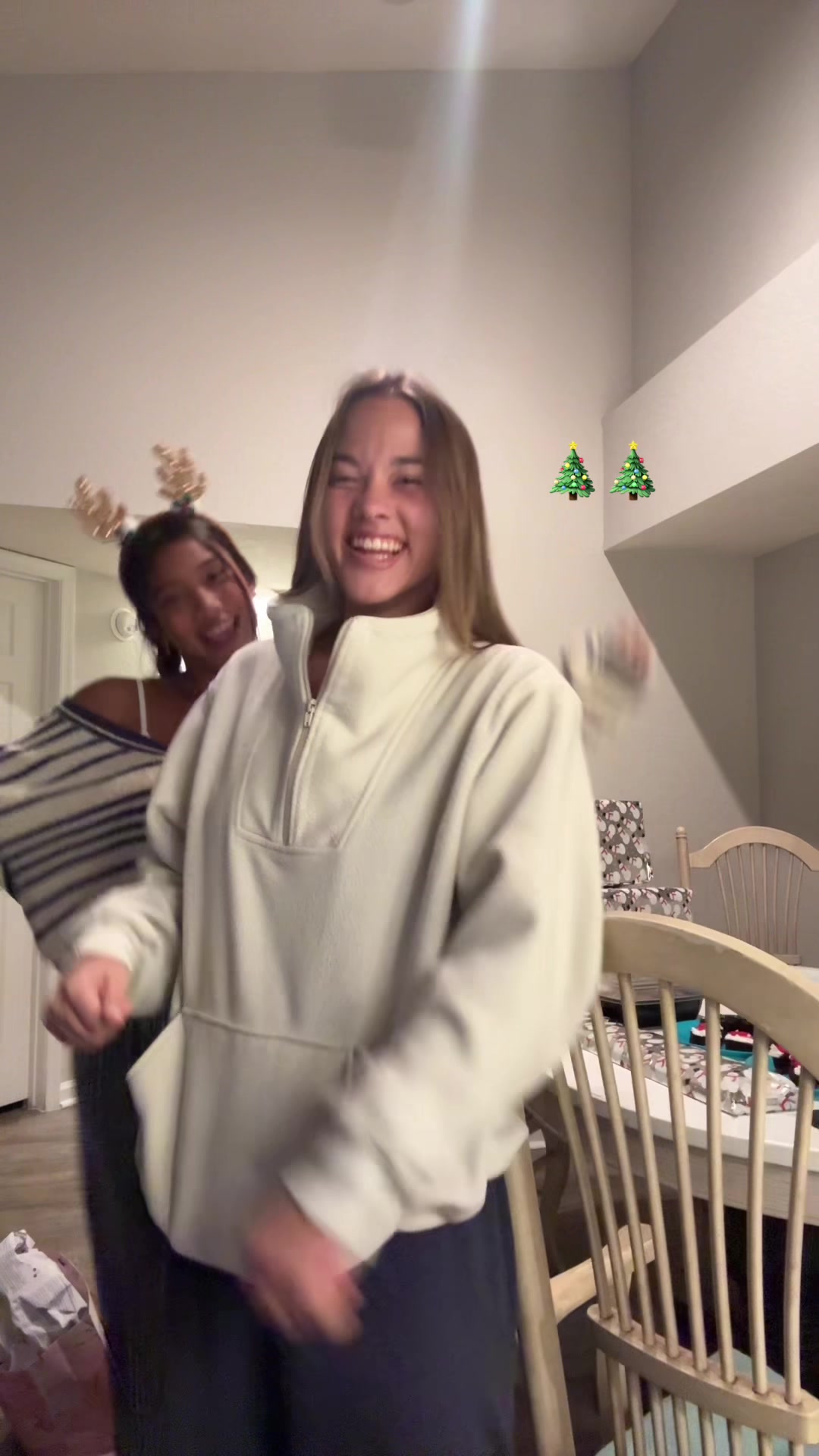 @larasantaines