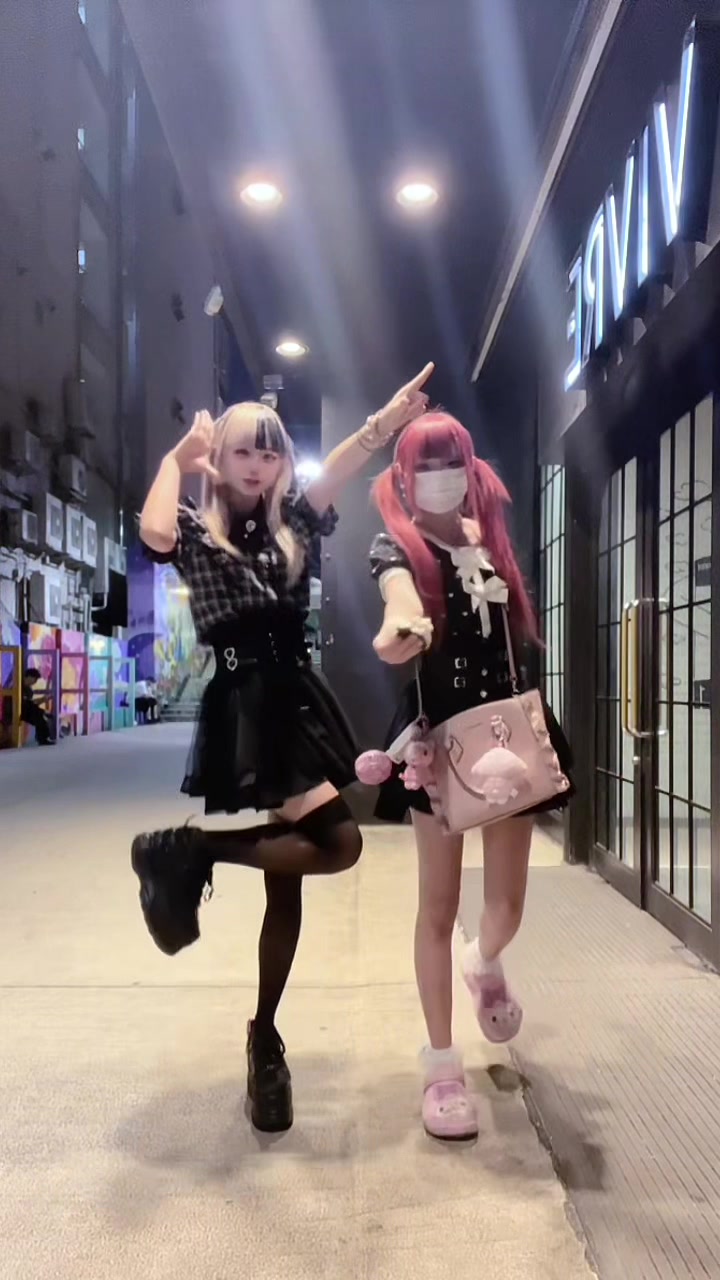 @あうる