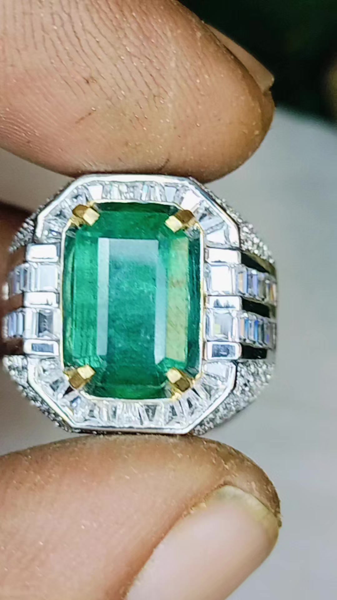 @uzzy gemstone