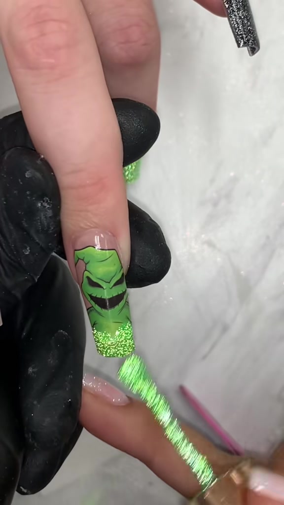 @Riya's Nails