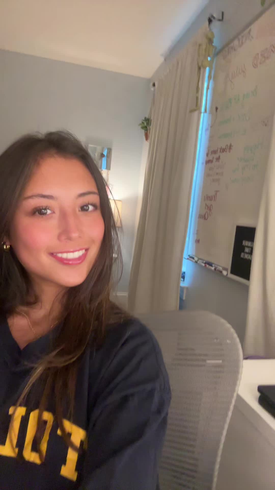 @helllloooo