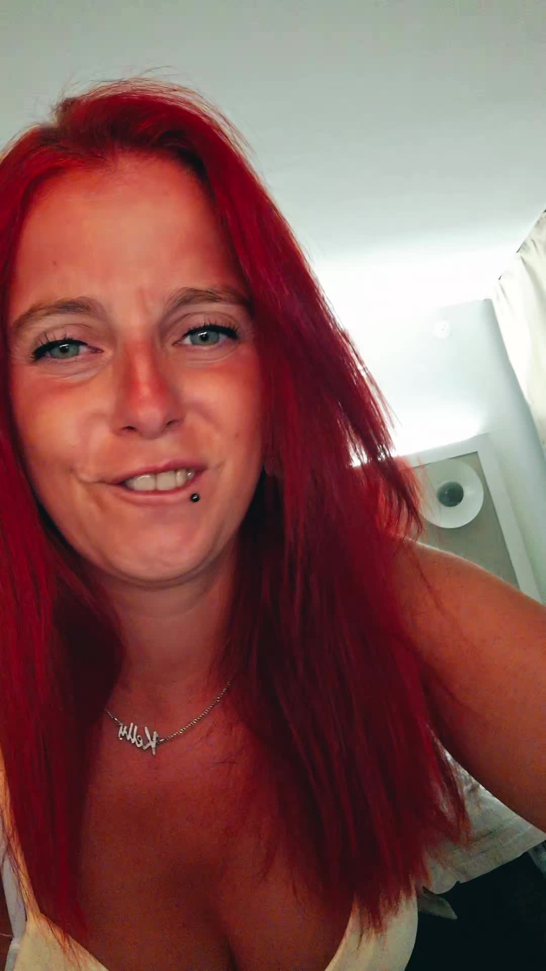 @Ladyk_in_red❤️