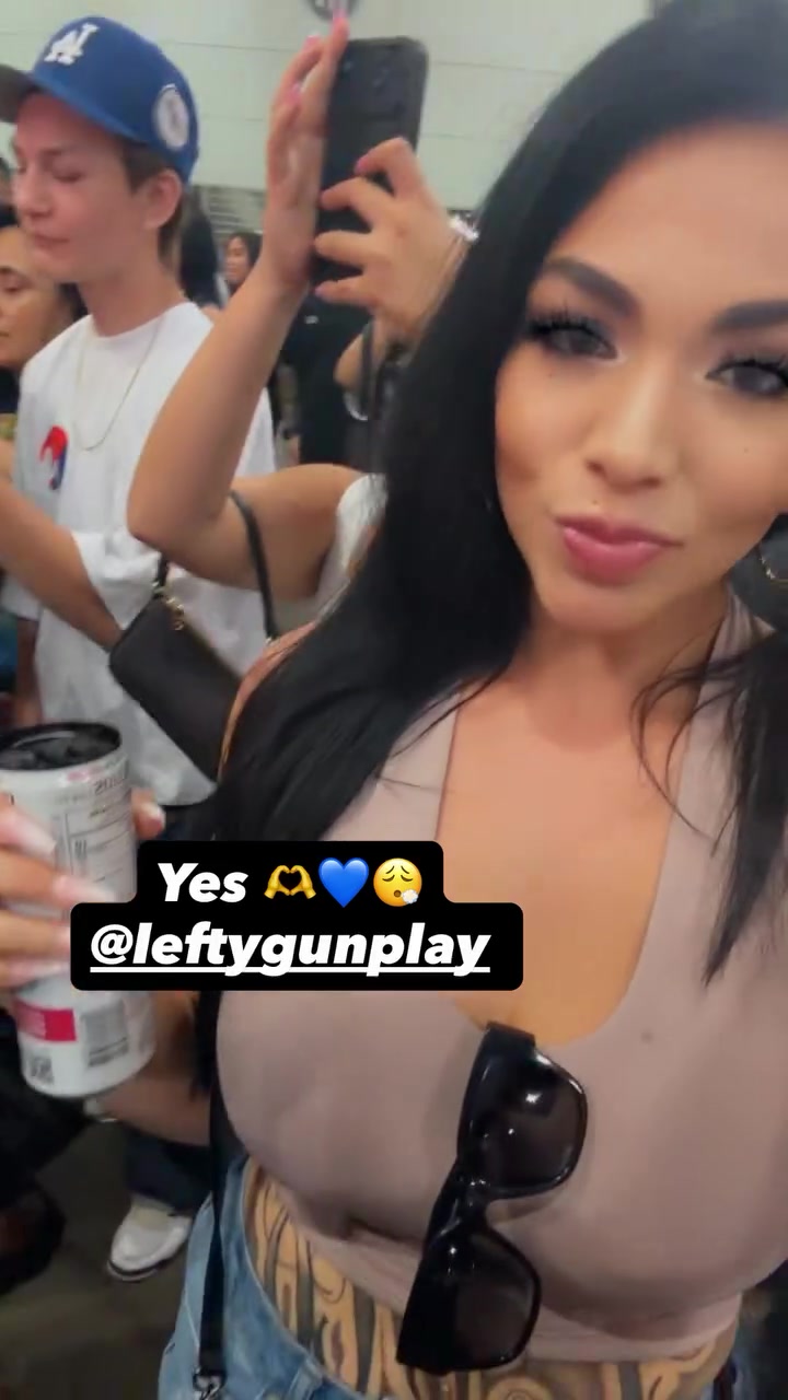@Bella_B_