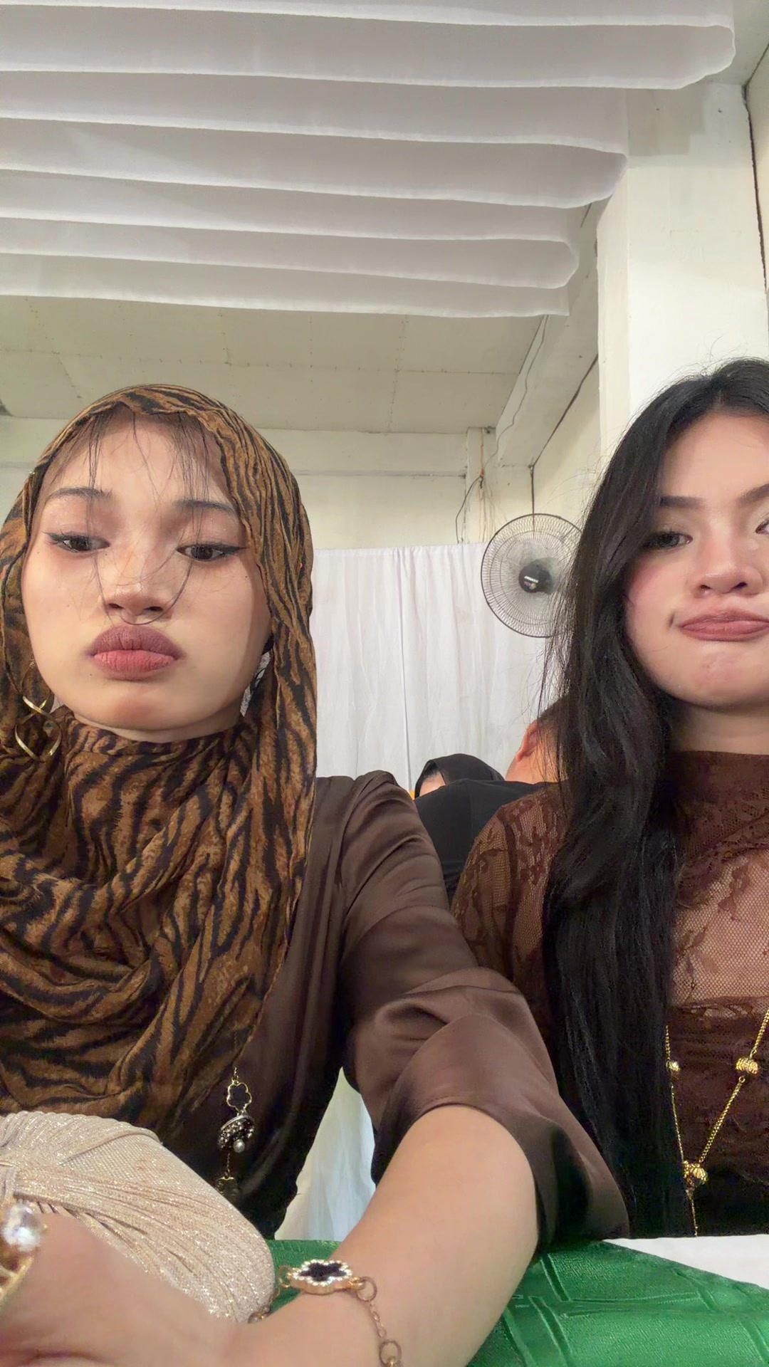 @Honey🐝