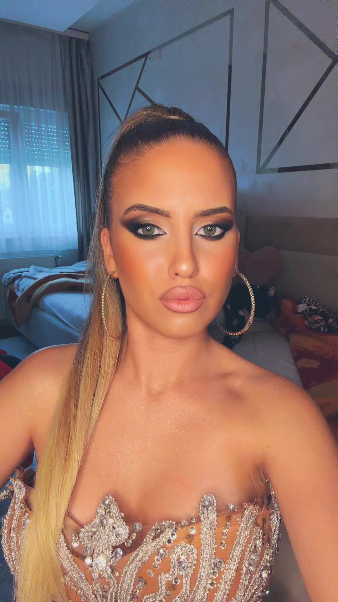 @888