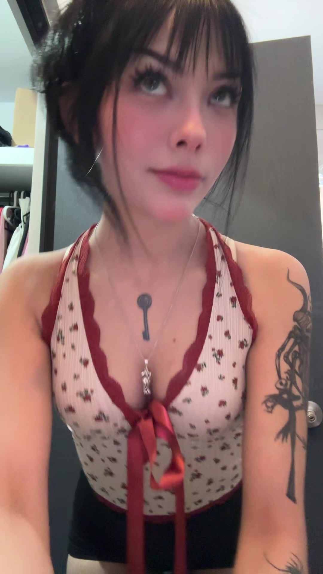 @SkinnyGhostiee🧛🏻&zwj;♀️