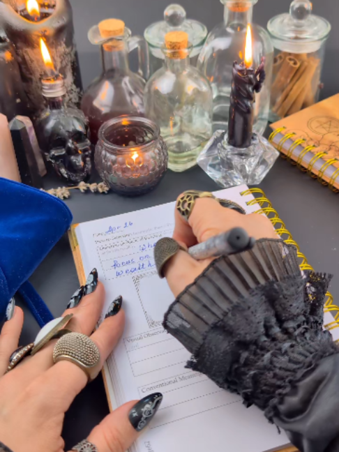 @Witchy Cauldron Tarot