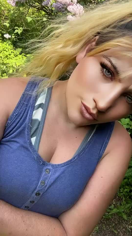 @queenbee1996