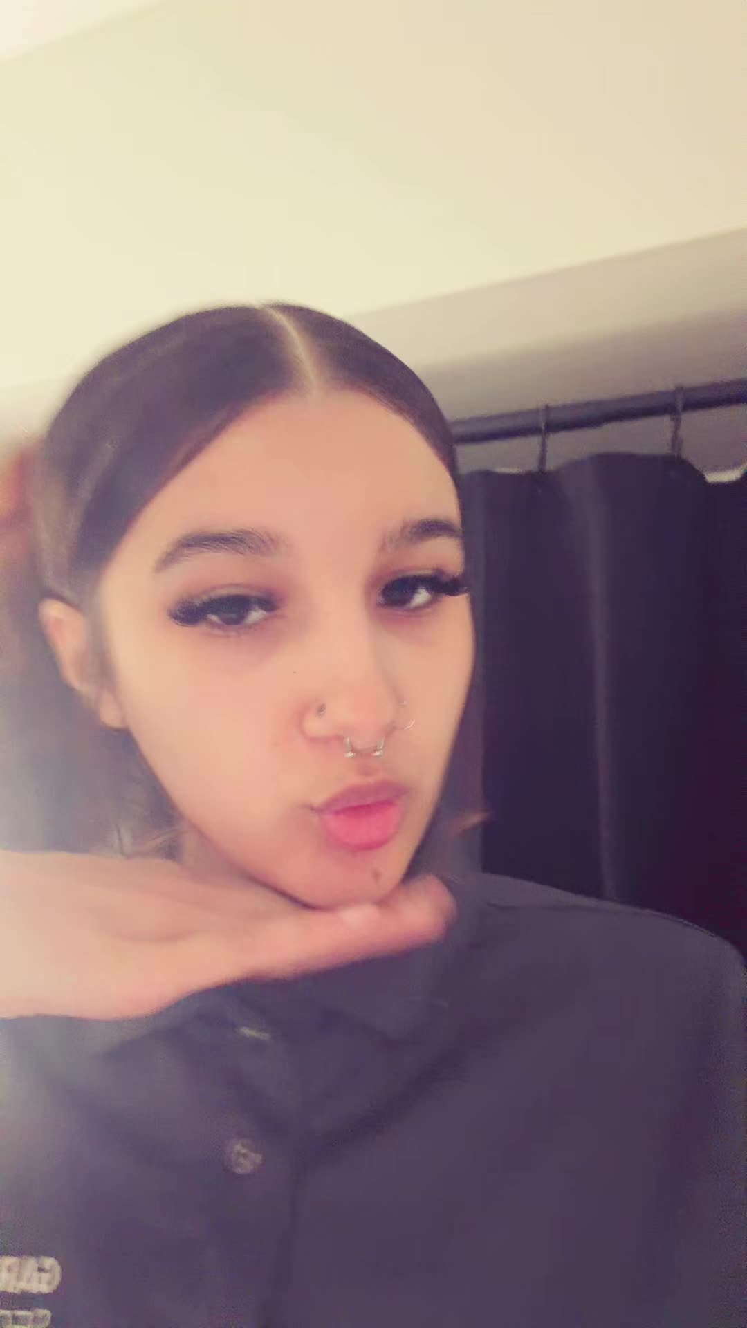 @👩🏽&zwj;❤️&zwj;💋&zwj;👨🏽