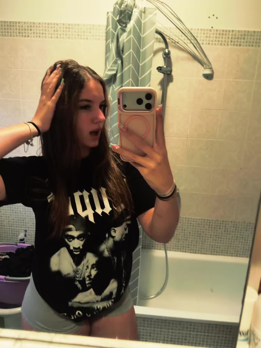 @🦈