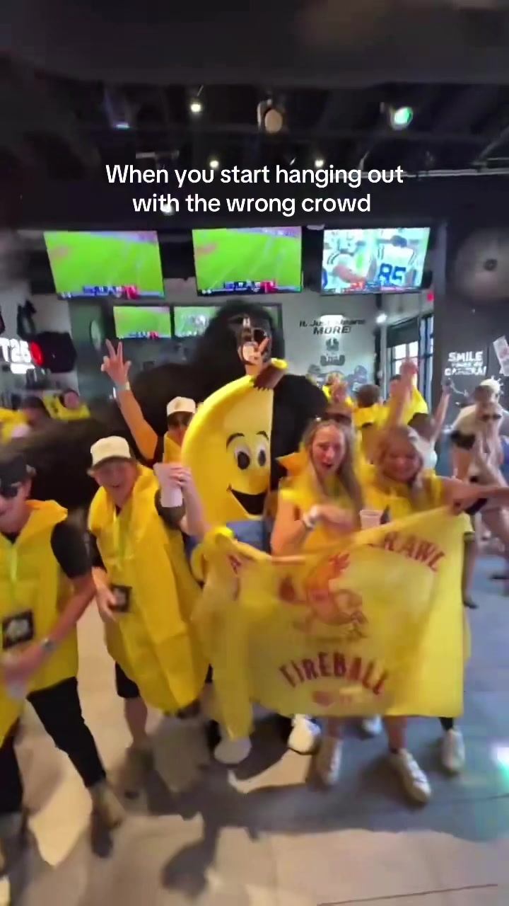 @The Banana Bar Crawl 🍌
