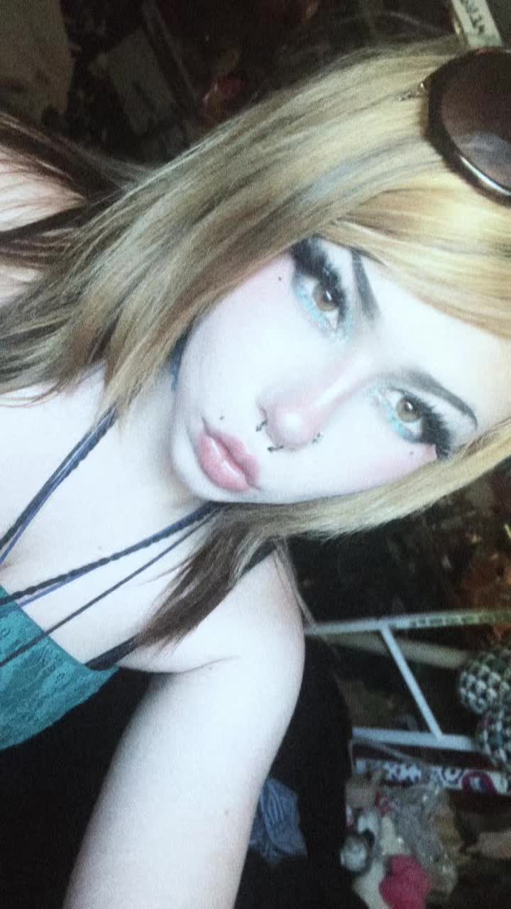 @☮︎