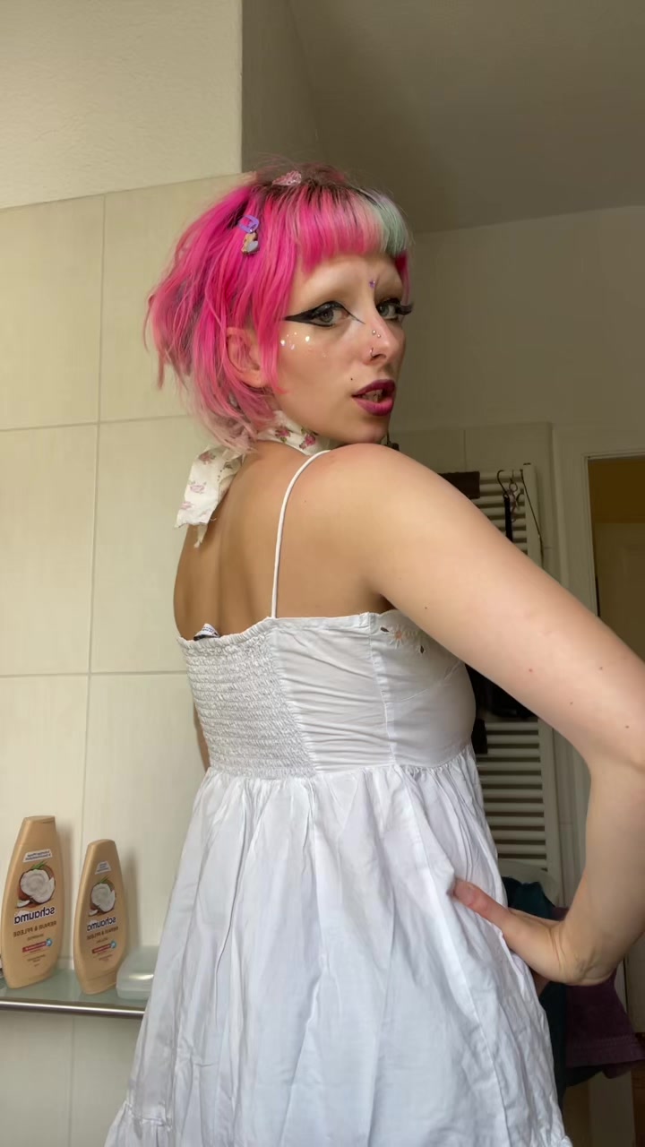 @weirdlywelldressed