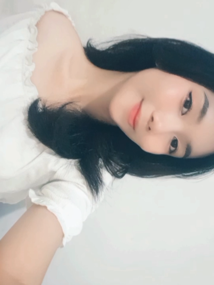 @𝒂𝒏𝒈𝒆𝒍𝒍☆*･ﾟ