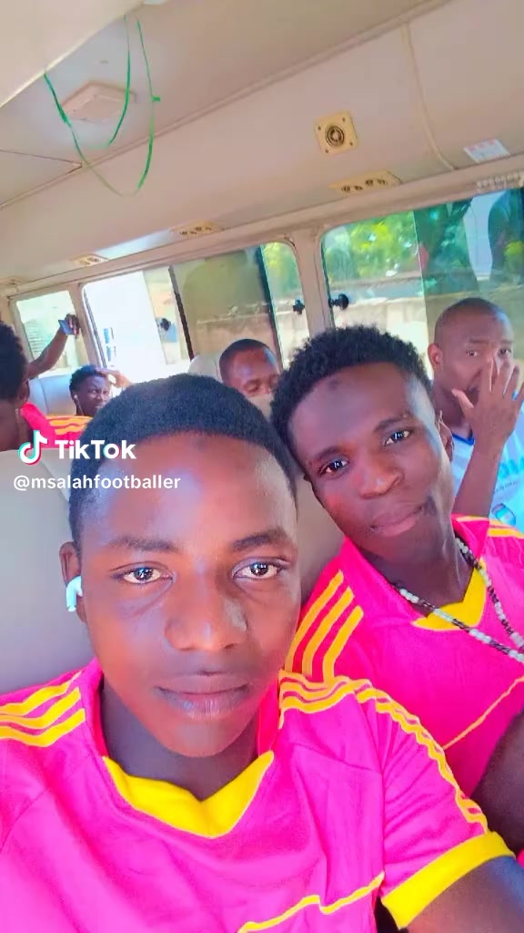 @itz bolomson footballer